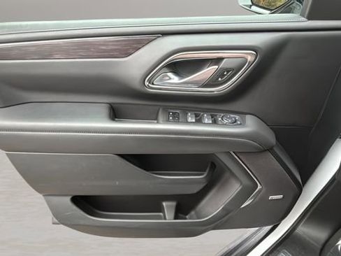 Used 2024 Chevrolet Suburban LT image 17