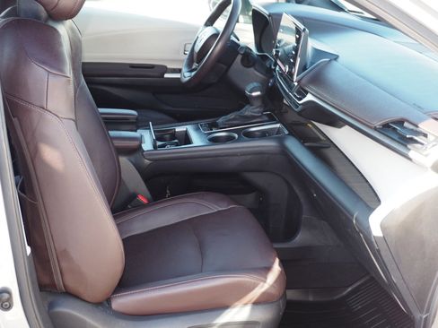 Used 2024 Toyota Sienna Platinum image 19