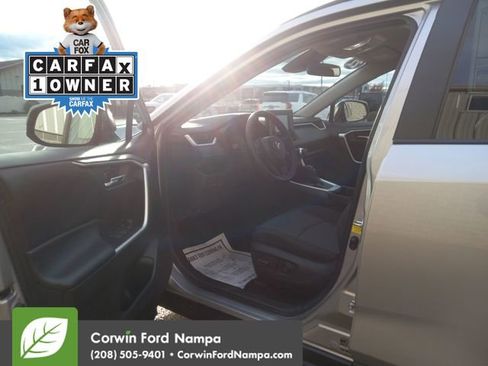 Used 2022 Toyota RAV4 XLE image 9