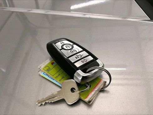 Used 2022 Ford F450 Platinum w/ FX4 Off-Road Package image 9