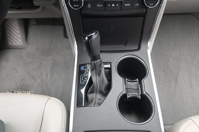 Used 2017 Toyota Camry XLE w/ Moonroof Package FWD image 8