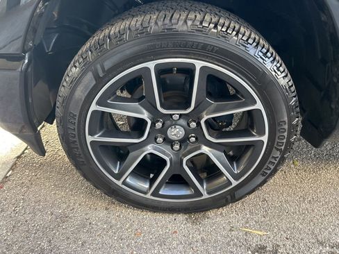 Used 2019 RAM 1500 Laramie image 13