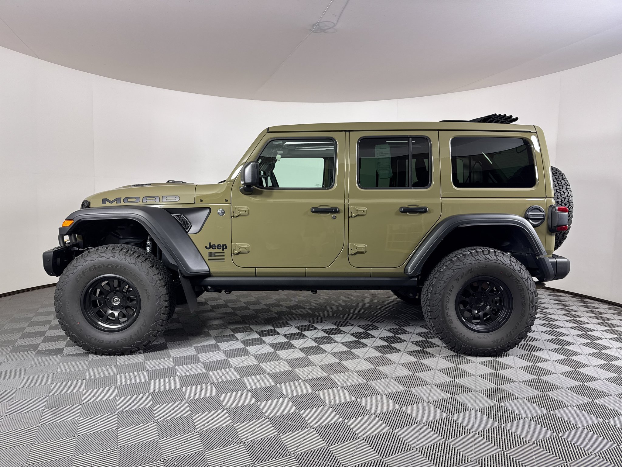 Used 2026 Jeep Wrangler Unlimited Rubicon 392 w/ Quick Order Package 27X Moab AWD/4WD image 15