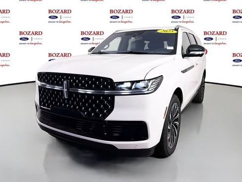 Certified 2025 Lincoln Navigator Black Label AWD/4WD image 4