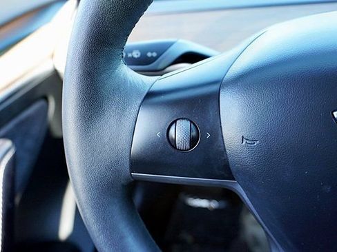 Used 2023 Tesla Model 3 Standard Range image 37