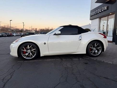 Used 2017 Nissan 370Z Touring Sport image 7