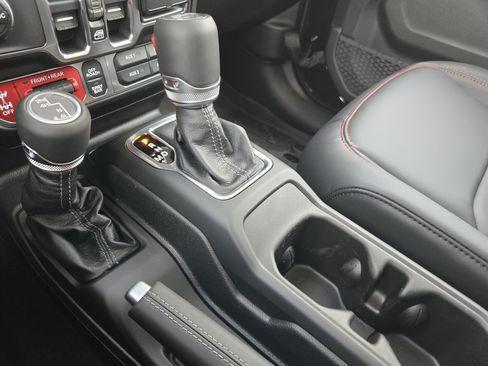 New 2026 Jeep Wrangler Unlimited Rubicon AWD/4WD image 17