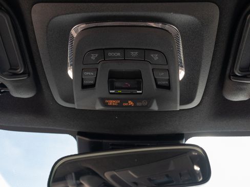 Used 2025 Toyota Corolla SE w/ SE Premium Package image 17