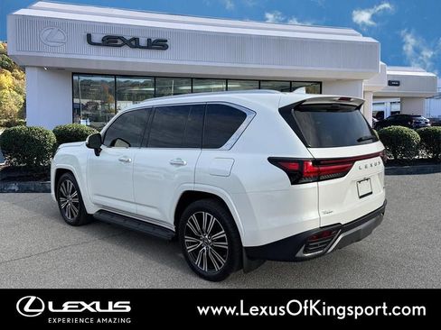 Used 2024 Lexus LX 600 4WD w/ Luxury Package image 3
