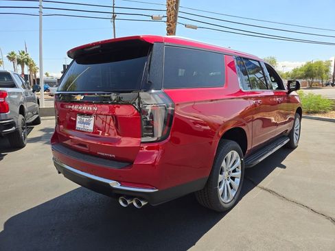 New 2025 Chevrolet Suburban Premier image 4