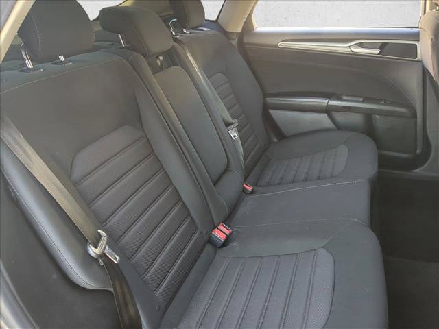 Used 2020 Ford Fusion SE FWD image 19