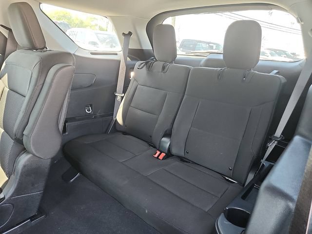 Used 2023 Ford Explorer XLT AWD/4WD image 7