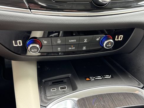 Used 2024 Buick Enclave Essence w/ Technology Package FWD image 27