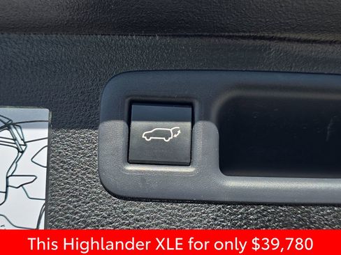 Used 2024 Toyota Highlander XLE AWD/4WD image 21