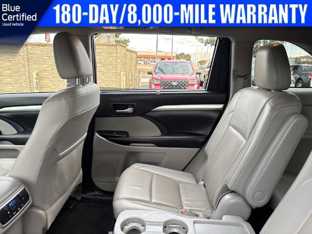 Used 2019 Toyota Highlander XLE FWD image 15