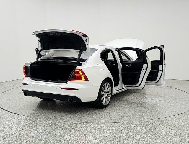 Used 2020 Volvo S60 T5 Momentum FWD image 11