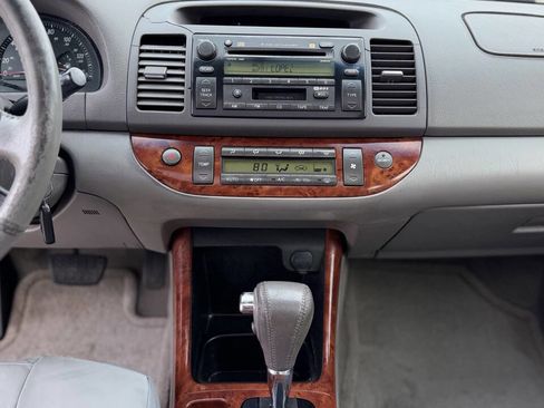 Used 2002 Toyota Camry XLE image 11