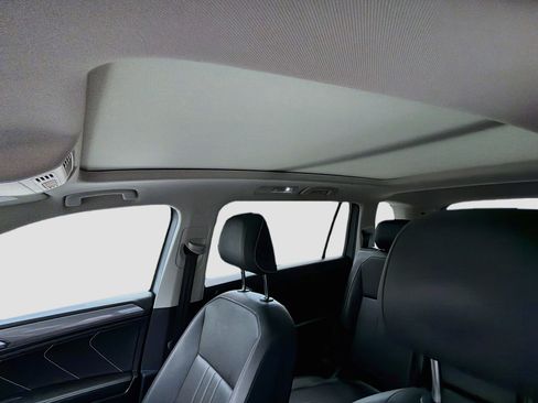 Used 2023 Volkswagen Tiguan SE w/ Panoramic Sunroof Package FWD image 27
