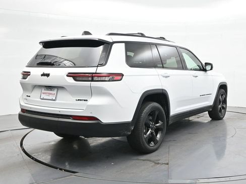 Used 2023 Jeep Grand Cherokee L Limited w/ Black Appearance Package AWD/4WD image 5