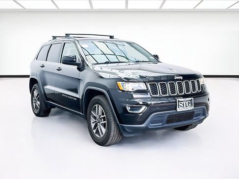 Used 2020 Jeep Grand Cherokee Laredo w/ Laredo X Package RWD image 3