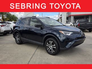 Used 2018 Toyota RAV4 LE video 1