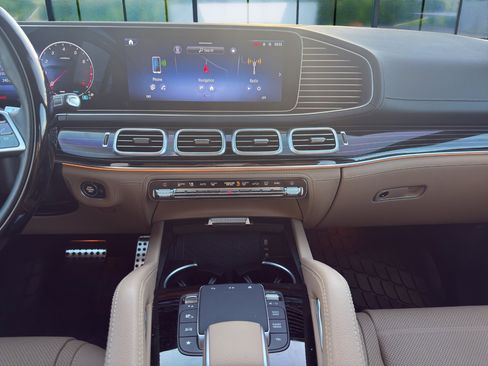 Used 2024 Mercedes-Benz GLS 450 4MATIC image 15