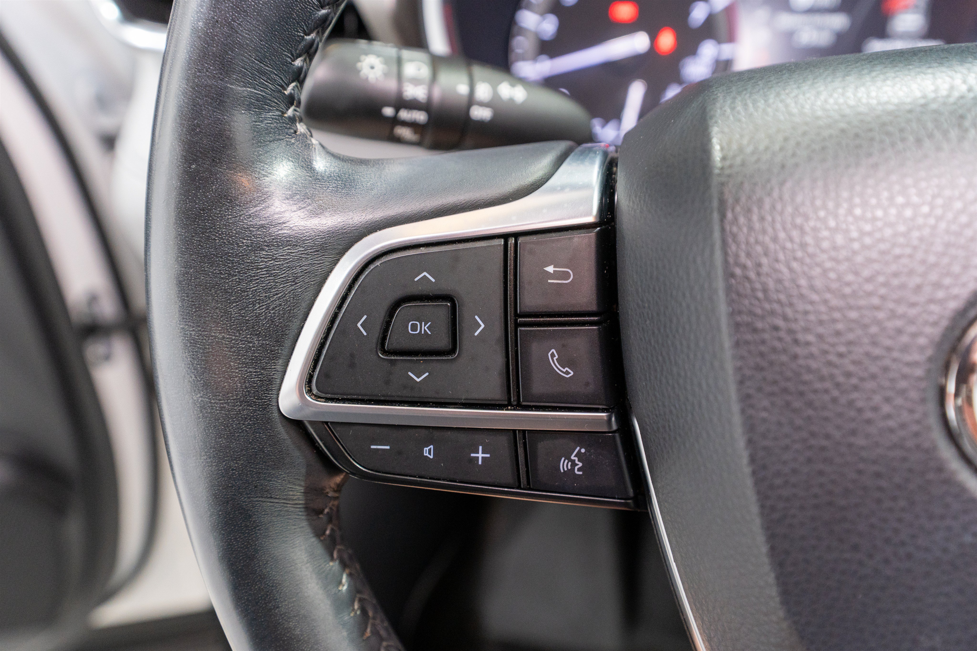 Used 2021 Toyota Highlander Limited FWD image 28