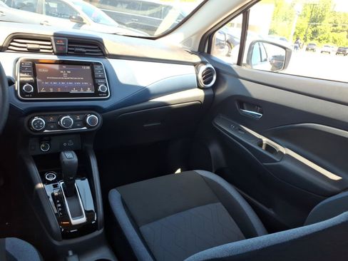 Used 2025 Nissan Versa SV FWD image 18