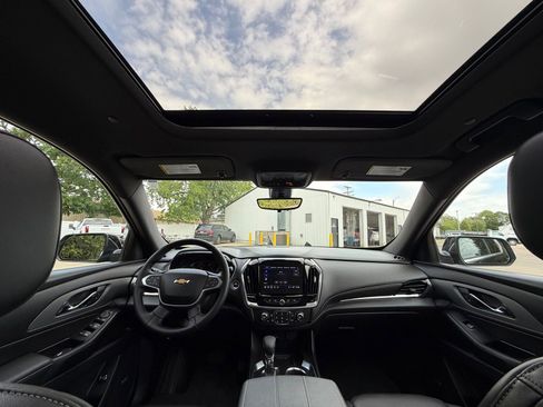 Used 2023 Chevrolet Traverse LT w/ LT Premium Package FWD image 27