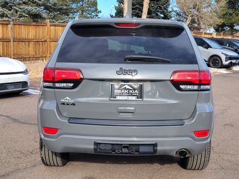 Used 2021 Jeep Grand Cherokee Laredo X image 11