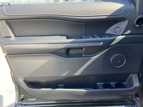 Used 2023 Ford Expedition XLT image 14