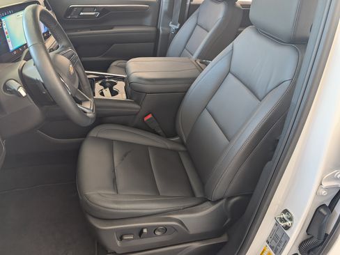 Used 2026 Chevrolet Tahoe LT w/ Comfort Package AWD/4WD image 16