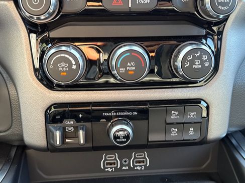 Used 2026 RAM 1500 Express AWD/4WD image 24
