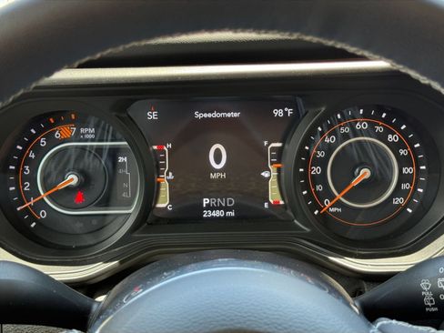 Used 2025 Jeep Wrangler Unlimited Sahara AWD/4WD image 40