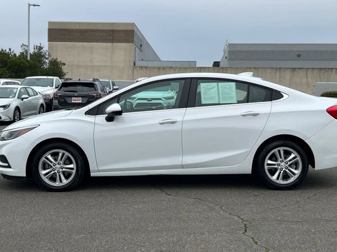 Used 2017 Chevrolet Cruze LT w/ Leather Package image 9
