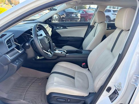 Used 2019 Honda Civic Touring image 11