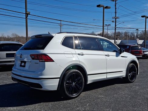 Used 2022 Volkswagen Tiguan SE R-Line AWD/4WD image 6