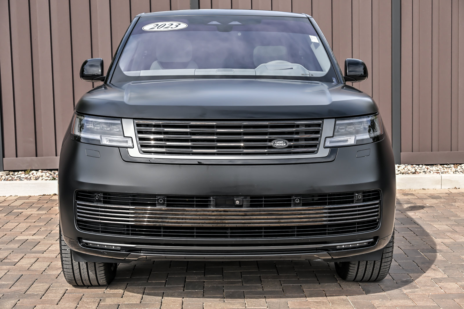 Used 2023 Land Rover Range Rover SV AWD/4WD image 2