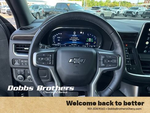 Certified 2022 Chevrolet Tahoe Z71 w/ Luxury Package AWD/4WD image 3