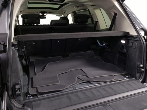 Used 2024 BMW X7 xDrive40i w/ Executive Package image 68