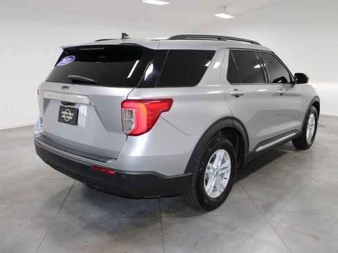 Used 2021 Ford Explorer XLT RWD image 9