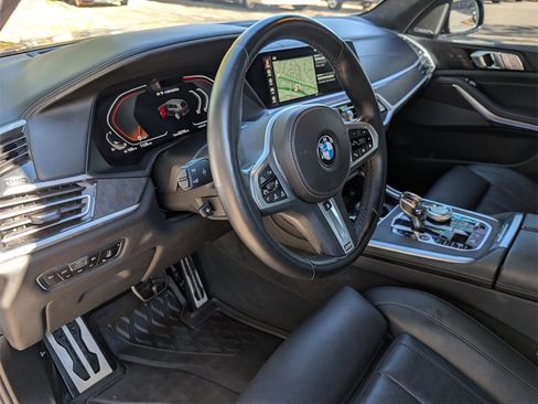 Used 2022 BMW X7 M50i image 10