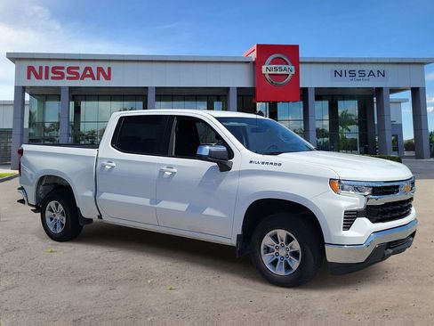 Used 2025 Chevrolet Silverado 1500 LT image 2