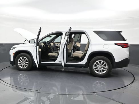 Used 2023 Chevrolet Traverse LS FWD image 30