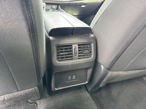 Used 2023 Nissan Rogue SV image 16