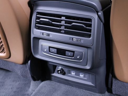 Used 2019 Audi Q8 Premium image 17