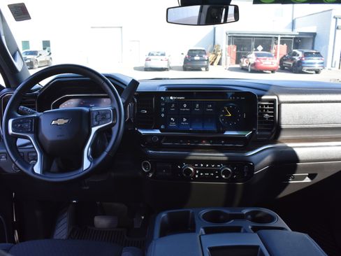 Used 2025 Chevrolet Silverado 1500 LT AWD/4WD image 31