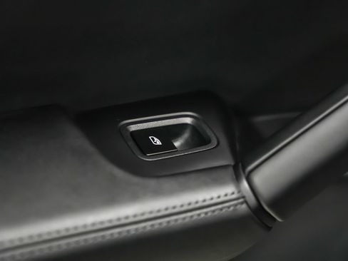 Used 2025 Porsche Cayenne Turbo AWD/4WD image 17