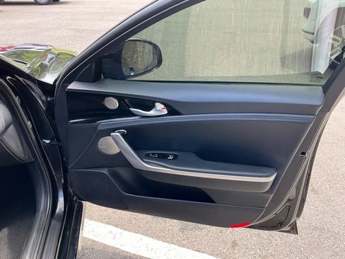 Used 2018 Kia Stinger Premium RWD image 10