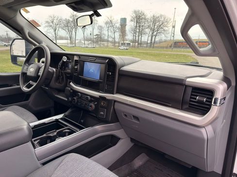 Used 2025 Ford F350 XLT AWD/4WD image 36